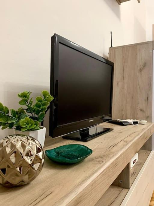 Central City Apartment Skopje Buitenkant foto