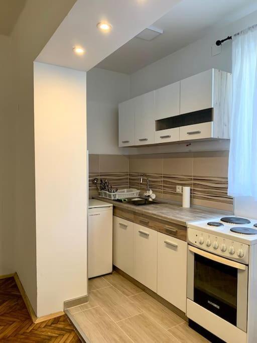 Central City Apartment Skopje Buitenkant foto