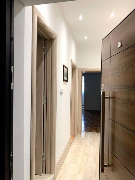Central City Apartment Skopje Buitenkant foto