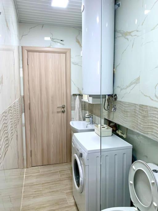 Central City Apartment Skopje Buitenkant foto
